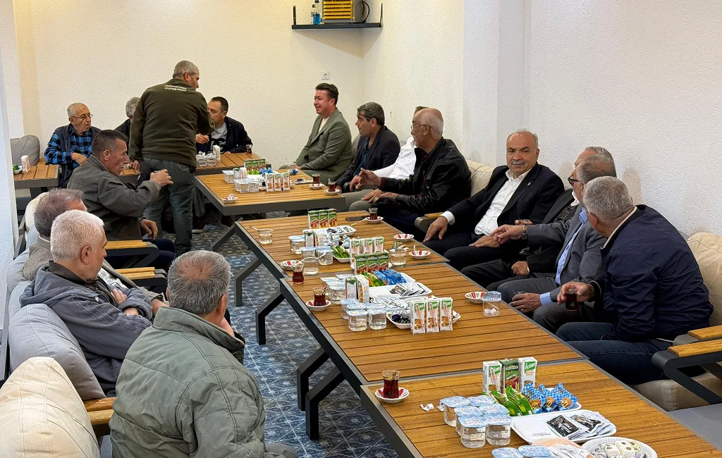 Mustafa Uçar, Kurban Bayramı dolayısıyla vatandaşlarla belediyeye ait sosyal tesiste