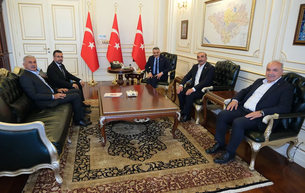 Yozgat’ın farklı beldelerinden belediye başkanları, Vali Mehmet Ali Özkan’ı ziyaret