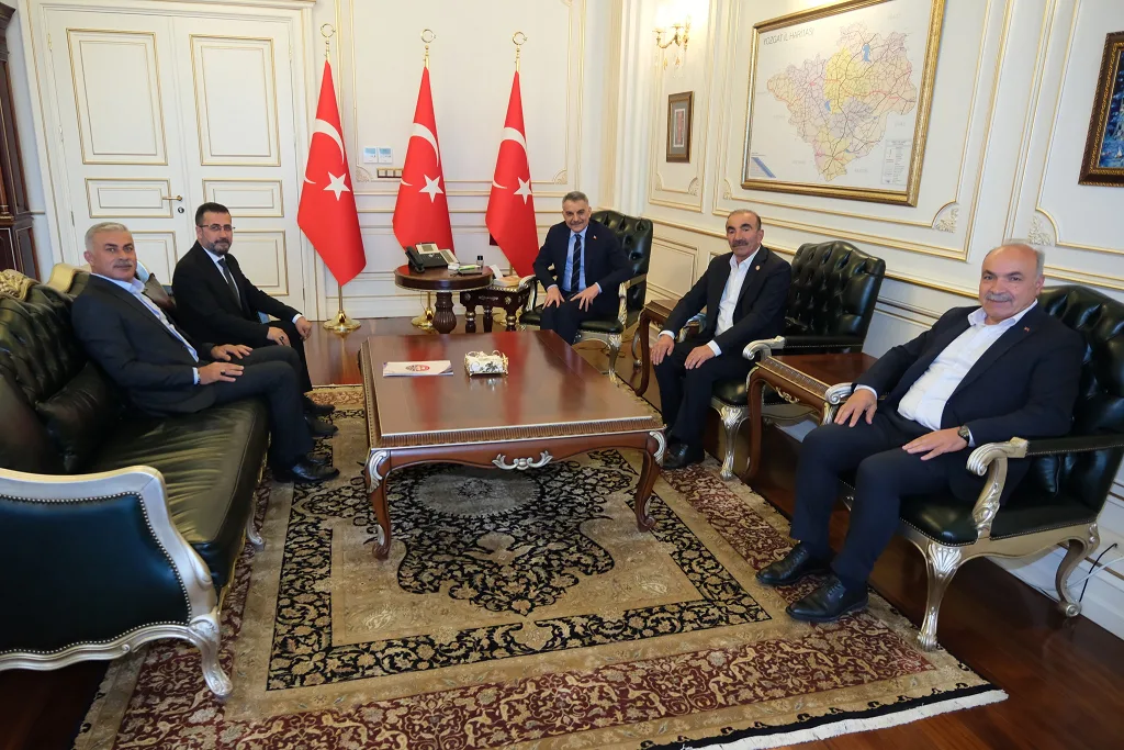Yozgat’ın farklı beldelerinden belediye başkanları, Vali Mehmet Ali Özkan’ı ziyaret