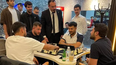 Üniversite yerleşkesinde gerçekleştirilen ziyarette öğrencilerin görüşlerini alan Baran, gösterilen ilgi