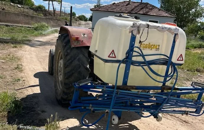 Çalapverdi Köyü’nde köy merkezi ve mezarlık alanında ikinci ilaçlama ve