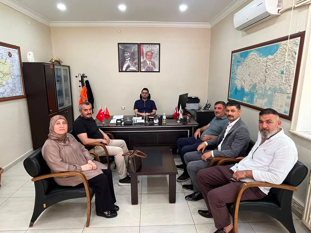 Hacı Yıldırım, Kadın Kolları Başkanı Gürcü Yalçın ve yönetim kurulu