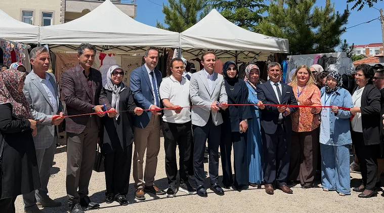Boğazlıyan Halk Eğitim Merkezi tarafından düzenlenen yıl sonu sergisinde kursiyerlerin