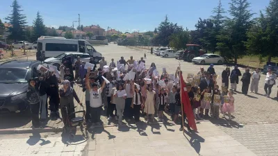 Parlak, mezun öğrencilere lise hayatında başarılar dilerken, görev yeri değişen