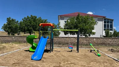 Sırçalı Belediyesi tarafından yapımı tamamlanan yeni çocuk oyun parkı hizmete