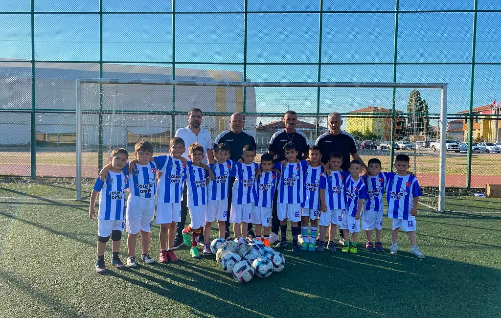 Mehmet Solmaz, Sırçalı Belediye Spor’un futbol yaz kursuna katılan minik