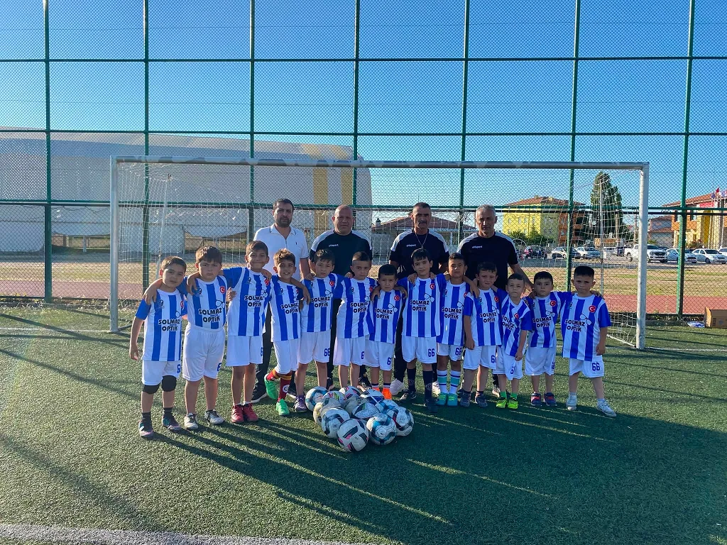 Mehmet Solmaz, Sırçalı Belediye Spor’un futbol yaz kursuna katılan minik