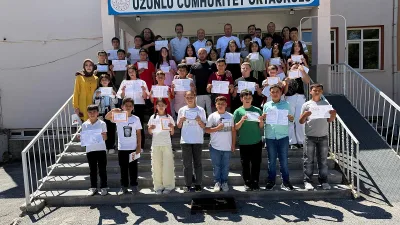 Uzunlu Belediye Başkanı Mustafa Uçar, eğitim-öğretim yılını başarıyla tamamlayan öğrencileri