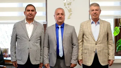 Hüseyin Akay ile Harun Halıcı, Genel Müdür Mesut Karabulut’u makamında