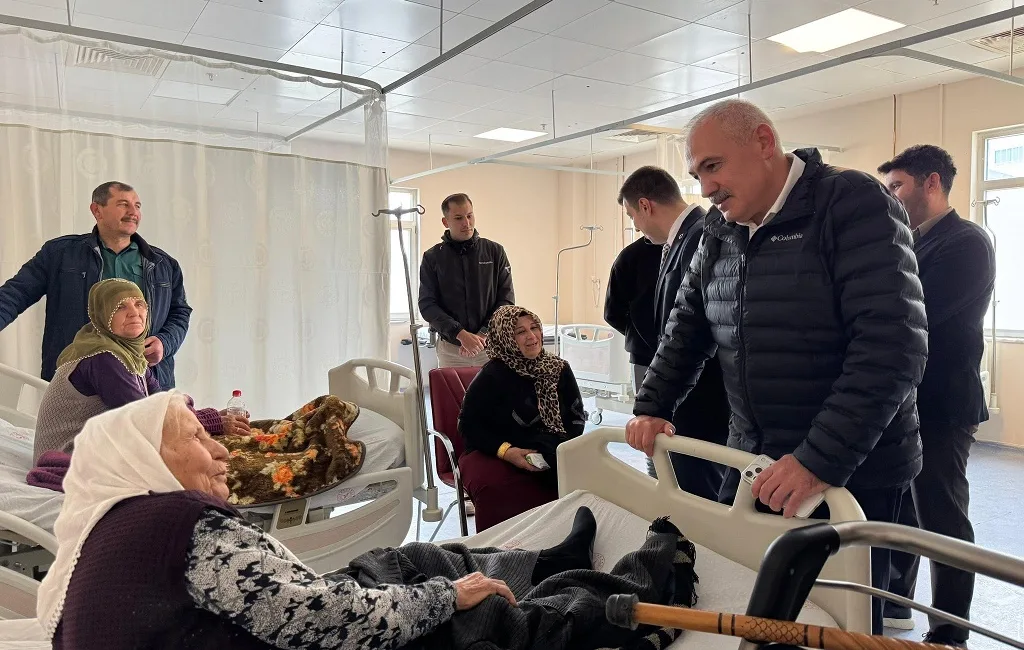 Boğazlıyan Belediye Başkanı Gökhan Coşar, kimi zaman sahada vatandaşla iç