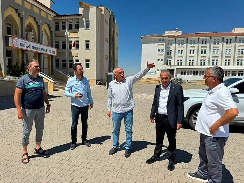 Boğazlıyan Belediye Başkanı Gökhan Coşar, İlçe Milli Eğitim Müdürü Mustafa