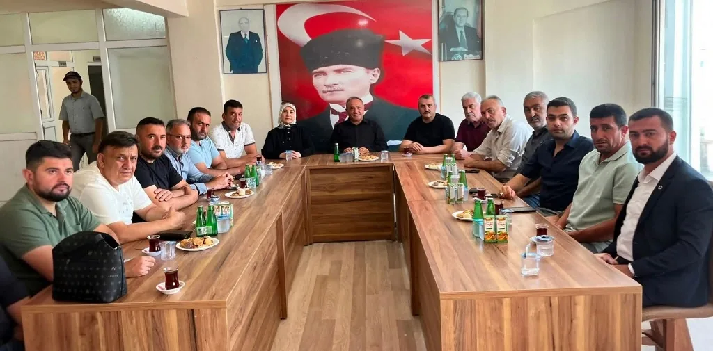 AK Parti Boğazlıyan İlçe Başkanı Hacı Yıldırım ve teşkilat üyeleri,
