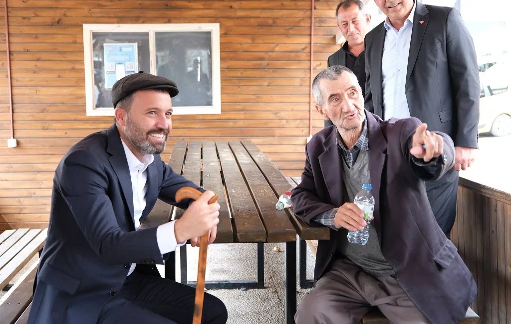 AK Parti Yozgat Milletvekili Süleyman Şahan, beraberindeki teşkilat mensupları ve