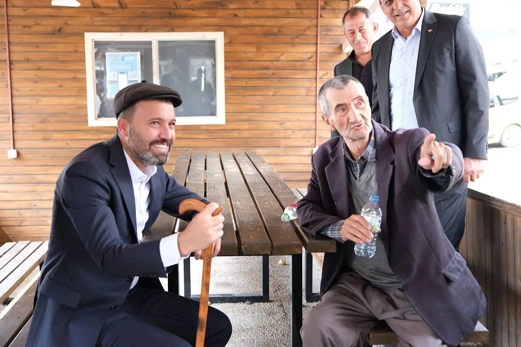 AK Parti Yozgat Milletvekili Süleyman Şahan, beraberindeki teşkilat mensupları ve