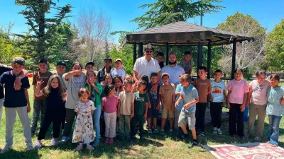Sırçalı Belediyesi, kasabadaki Kur'an Kursu öğrencilerini belediye bahçesinde düzenlenen piknik
