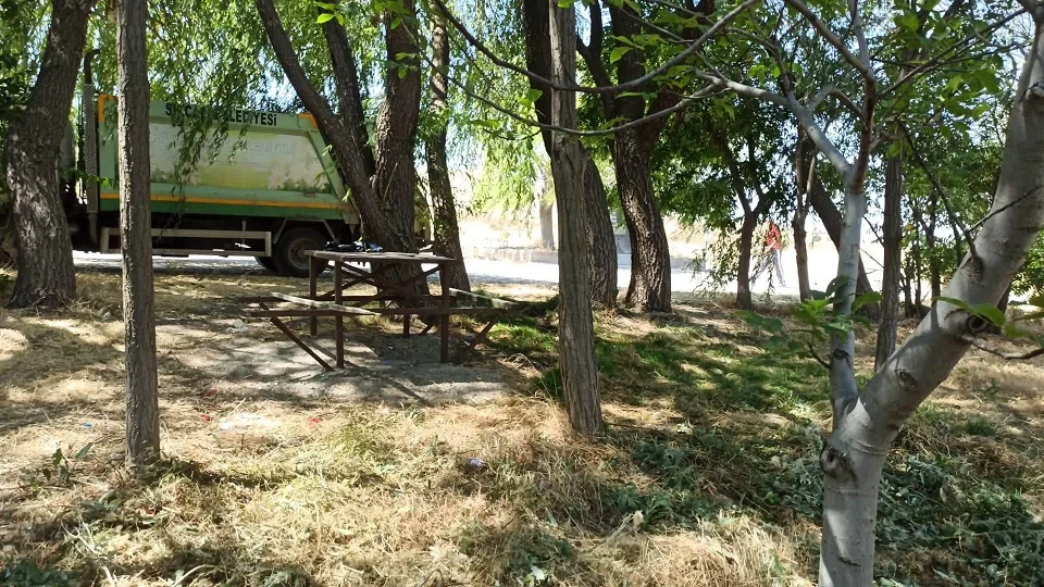 Sırçalı BelediySırçalı Belediyesi, beldenin daha temiz ve düzenli bir görünüme