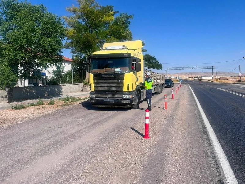 Boğazlıyan’da yük ve yolcu taşıyan araçlara yönelik gerçekleştirilen jandarma trafik
