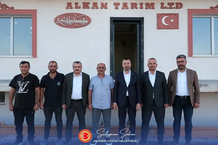 AK Parti Yozgat Milletvekili Süleyman Şahan, beraberindeki teşkilat mensuplarıyla birlikte
