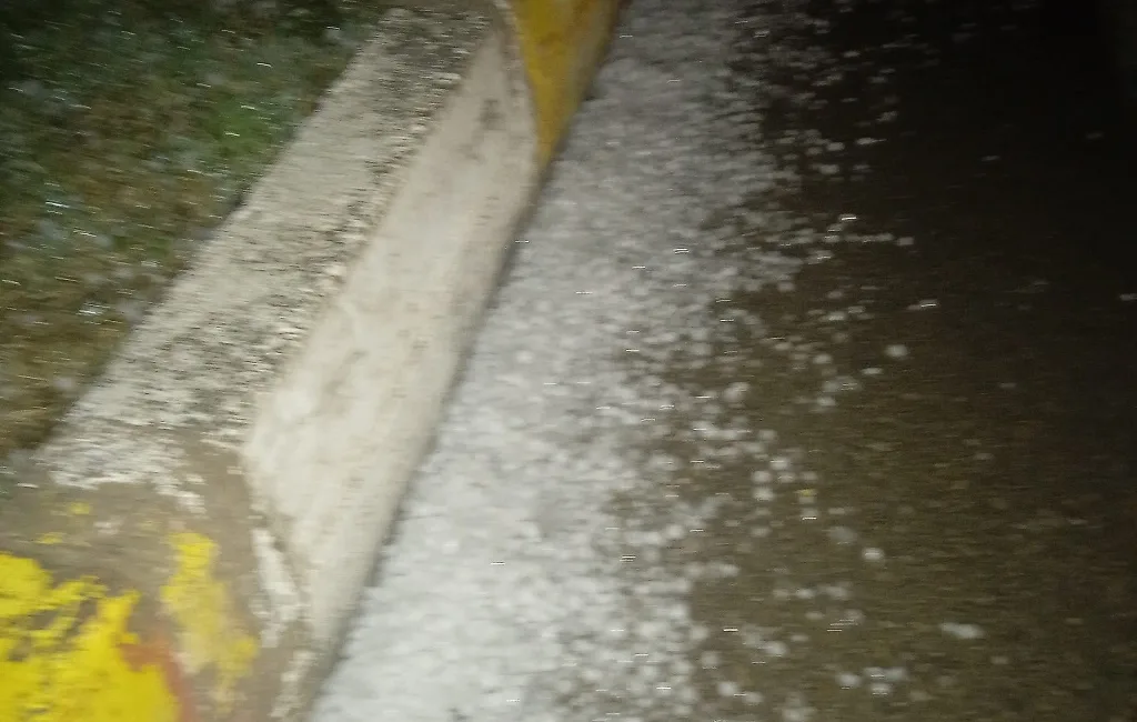 Boğazlıyan’da kısa sürede etkili olan yoğun dolu yağışı, ceviz büyüklüğündeki