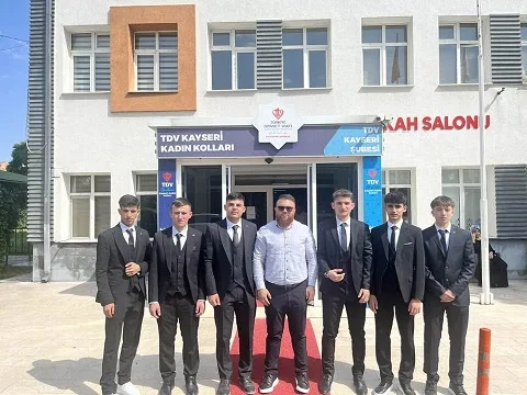 Ovakent Şeyhül Kurra Kur’an Kursu öğrencileri, Kayseri’de katıldıkları Hafızlık sınavından