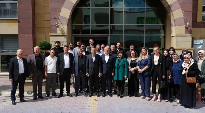 AK Parti Yozgat Milletvekili Süleyman Şahan, beraberindeki teşkilat mensuplarıyla birlikte