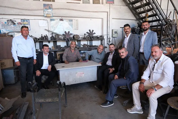 AK Parti Yozgat Milletvekili Süleyman Şahan, beraberindeki teşkilat mensuplarıyla birlikte
