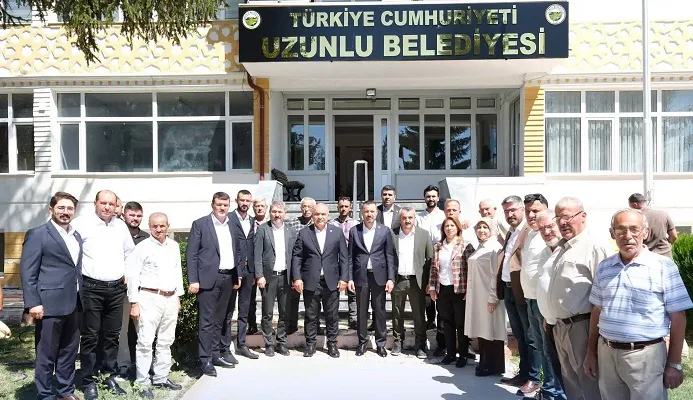 AK Parti Yozgat Milletvekili Süleyman Şahan, beraberindeki teşkilat mensuplarıyla birlikte
