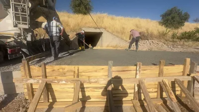 Sırçalı Belediyesi, geçtiğimiz dönemde selden etkilenen Çavuş abinin yolunda menfez