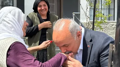 Halkın içerisinde olmayı önemseyen Başkan Uçar, “Geleceğimiz Uzunlu” sloganıyla beldenin