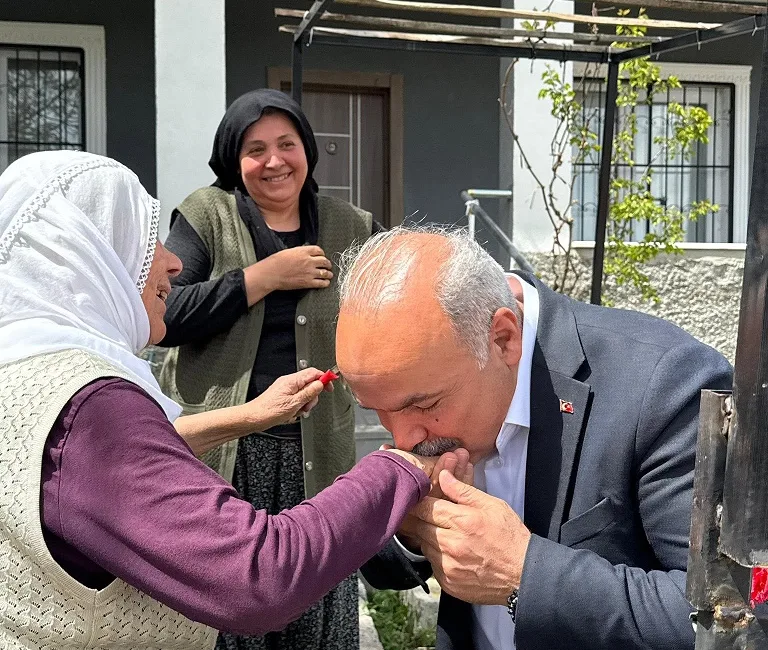 Halkın içerisinde olmayı önemseyen Başkan Uçar, “Geleceğimiz Uzunlu” sloganıyla beldenin