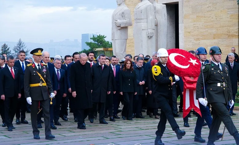 Cumhuriyetimizin 103. yıl dönümü dolayısıyla Anıtkabir’de düzenlenen ziyarete katılan AK