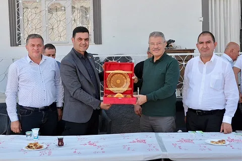 Çiftçi Ergün Fakılı’nın tarlasında gerçekleştirilen pancar söküm programının ardından Emin