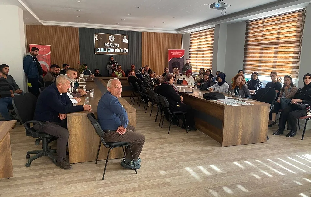 AK Parti Boğazlıyan İlçe Kadın Kolları Başkanı Gürcü Yalçın ve
