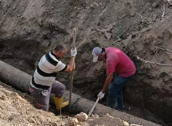 Sırçalı Belediyesi tarafından kanalizasyon ana hattında yürütülen bakım, onarım ve
