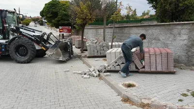 Belediye Başkanı Mustafa Parlak, çalışma güzergâhlarını kullanan vatandaşlardan yavaş ve