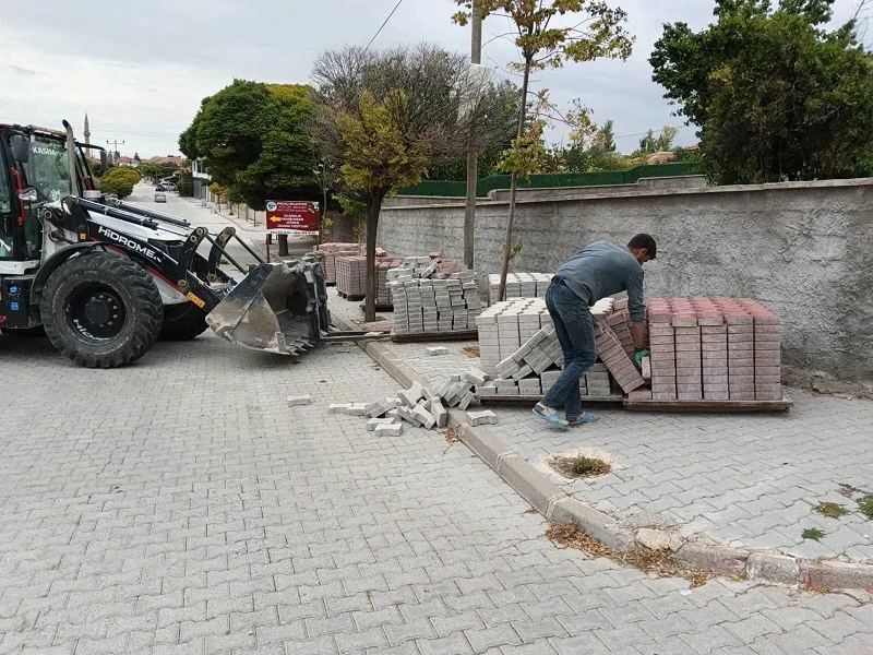 Belediye Başkanı Mustafa Parlak, çalışma güzergâhlarını kullanan vatandaşlardan yavaş ve